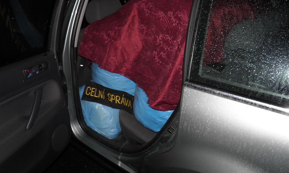 2013-2-19-921tabákové výrobky_Most (4).jpg